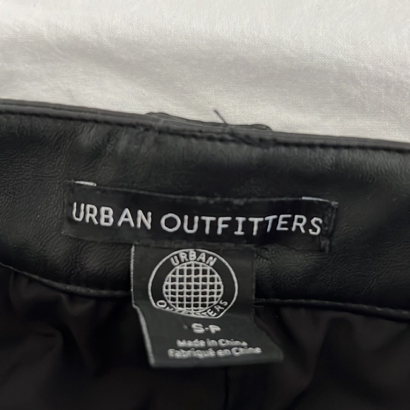 Leather skirt with zips, size small - Picture 3 of 3